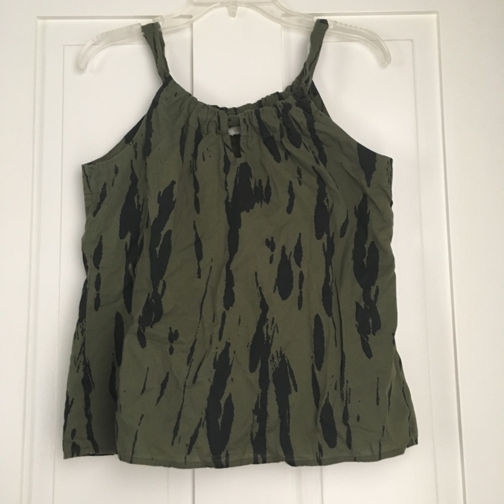 ⬇️ BUY ONE GET ONE LISTING FREE Old Navy Top